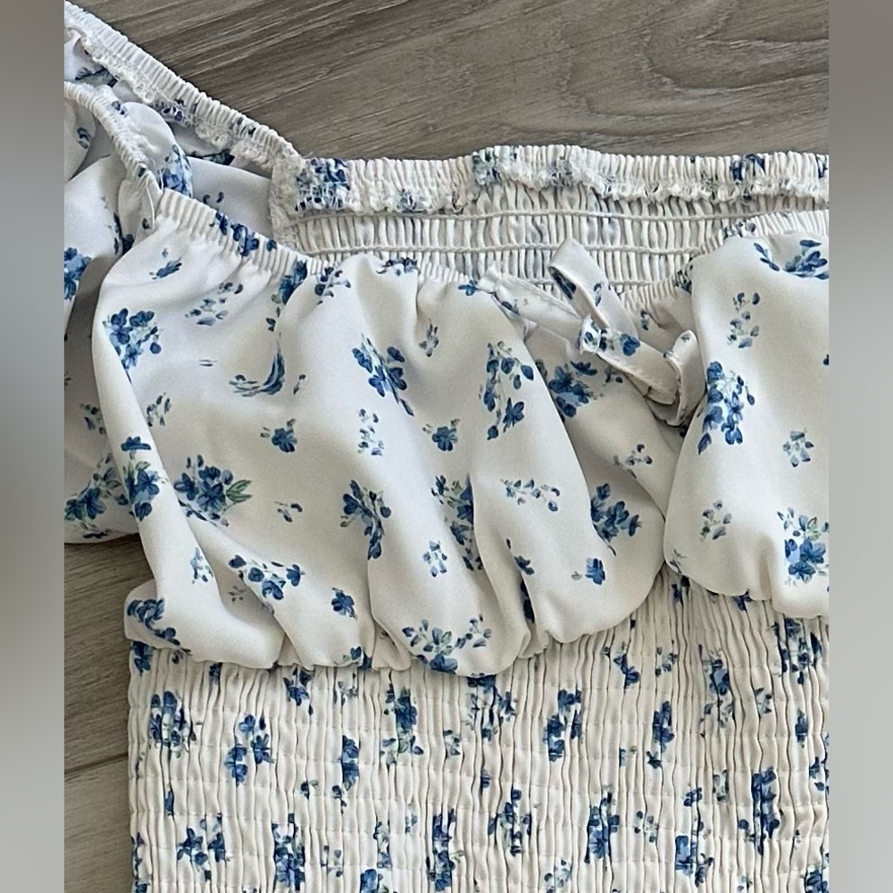 Floral Off-Shoulder Romper - Picture 5 of 6